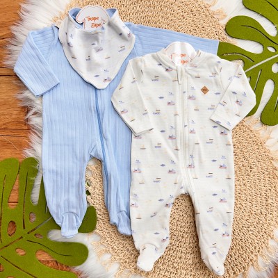 Kit 2 Macacões + Babador Bandana Navios e Canelado - Azul Claro e Off White